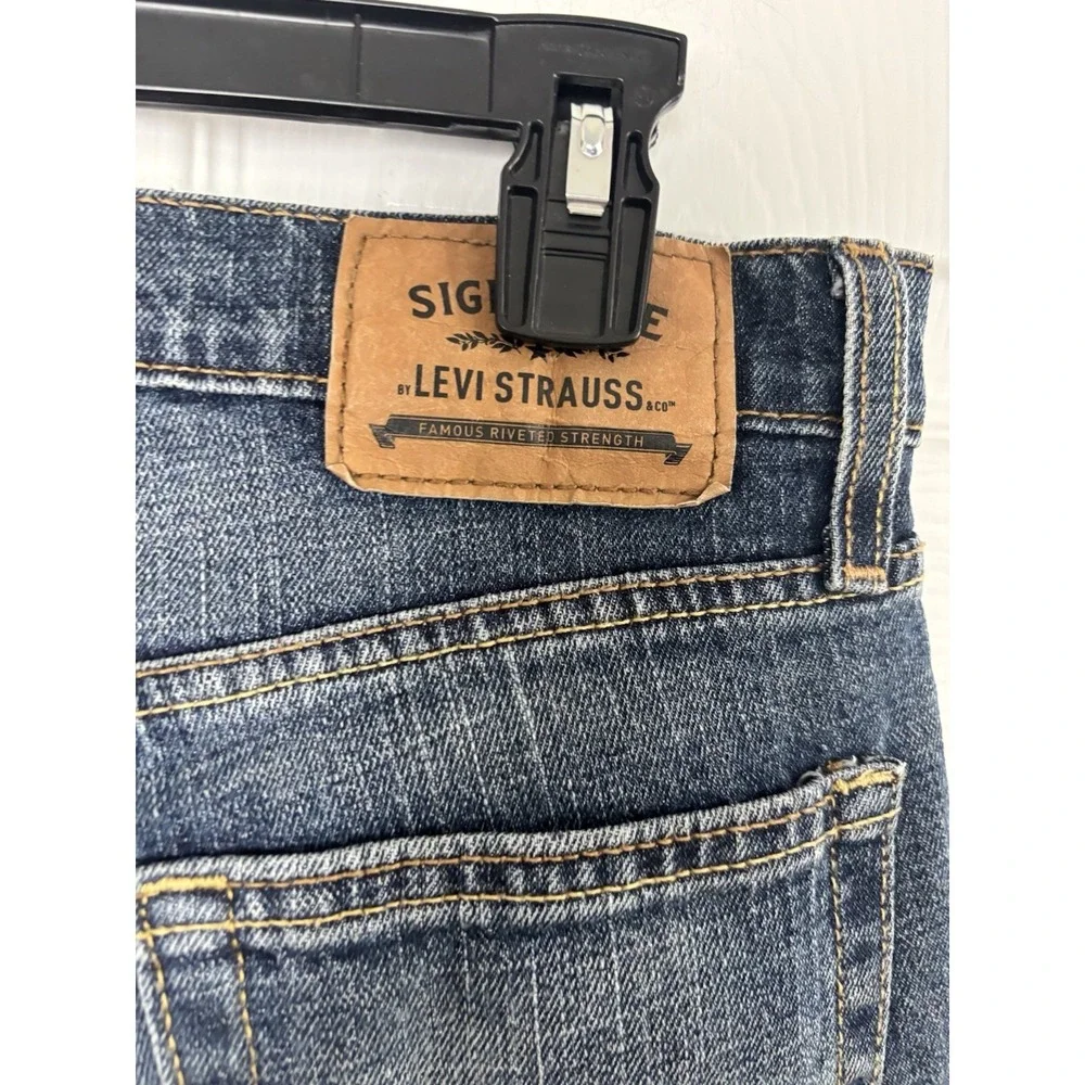 Signature Levi's Mens 30x30 Medium Blue Straight Denim Jeans‎ Mid Rise